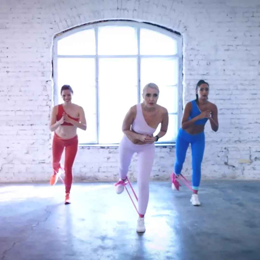 Szalagos lépkedés és lábemelés